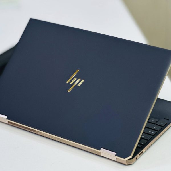 HP Spectre x360 Convertible 15-eb1043dx Core i7 11th Gen 15.6" UHD Touch Laptop